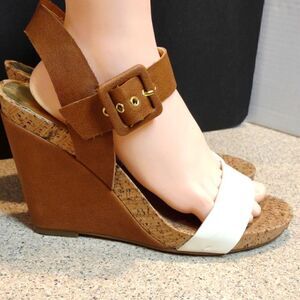 👍 BCBG Wedge Sandals Size  9 / 39.       A3